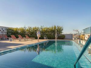Basen w obiekcie Ibis Styles Sevilla City Santa Justa lub w pobliżu