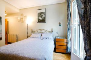 Posteľ alebo postele v izbe v ubytovaní Modern apartment in Donostia, 75 m² with jacuzzi.
