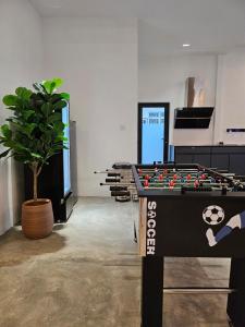 Ảnh trong thư viện ảnh của Designer house with cabin rooms ở Gelang Patah