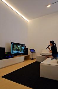 Ảnh trong thư viện ảnh của Designer house with cabin rooms ở Gelang Patah +32 ảnh