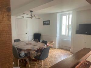 Μια τηλεόραση ή/και κέντρο ψυχαγωγίας στο La glycine