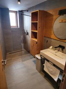 Koupelna v ubytování Hotel Ovruč apartmány Vadian