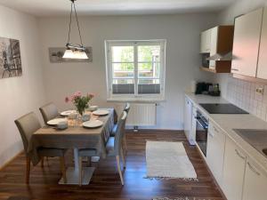 Kuchyň nebo kuchyňský kout v ubytování Haus Kampl - Appartement Ödensee
