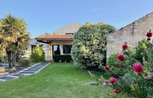 Imagen de la galería de Maison de caractère avec piscine, en Dolus d'Oléron