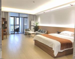 Rúm í herbergi á Chongqing Xiaoshe Yuanmu River View Guesthouse Jiefangbei Hongyadong Branch