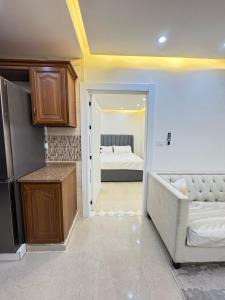 Ein Bett oder Betten in einem Zimmer der Unterkunft Gather 'n' Gab Gateway family apartment