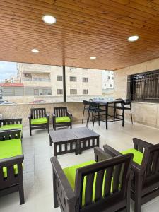 Galeriebild der Unterkunft Gather 'n' Gab Gateway family apartment in Amman