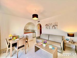 Posezení v ubytování VH Costa Blanca - APARTAMENTO ABANTOS + 25 fotografií