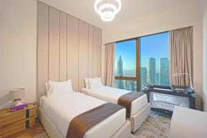 Voodi või voodid majutusasutuse Grande Signature Residences Luxury 3BR - Burj View in Dubai Downtown toas +36 fotot