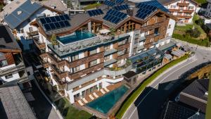 Hotel Tirol Fiss 4Sterne Superior内部或周边的泳池