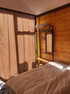Postel nebo postele na pokoji v ubytování Private Cabin Boge Albania