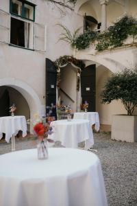 Reštaurácia alebo iné gastronomické zariadenie v ubytovaní Schloss Ernegg