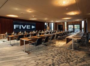 Restoran või mõni muu söögikoht majutusasutuses FIVE Zurich - Luxury City Resort