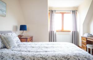 Postel nebo postele na pokoji v ubytování Quiraing Cottage