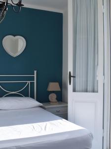 a bedroom with a bed with a heart mirror on the wall at Renovated house 400 meters from the sea with parking in Forte dei Marmi
