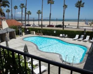 a swimming pool with a view of the beach at Hotel Milo Santa Barbara in Santa Barbara