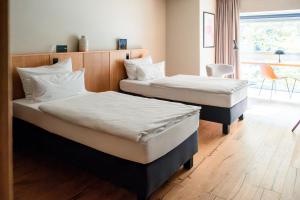 Cama ou camas em um quarto em THE FLAG West M.