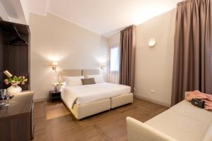 Letto o letti in una camera di Hotel Carlton