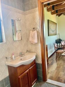 Ένα μπάνιο στο Olive Villa Plataniás