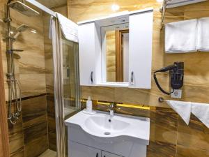 Koupelna v ubytování Quinnova Hotel