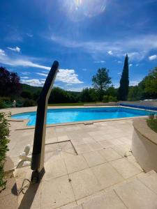 Piscina de la sau aproape de Domaine la Cabane luxe vakantiehuizen met zwembad +24 fotografii