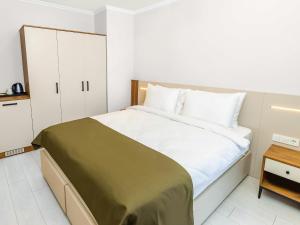 Postel nebo postele na pokoji v ubytování Quinnova Hotel