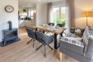 Kuchyň nebo kuchyňský kout v ubytování Ferienhaus Lüttje Steern 5 Sterne + 23 fotografií