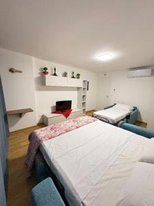 a hotel room with two beds and a fireplace at Casa Mayra in Campofilone