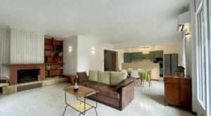 a living room with a couch and a table at Au calme entre mer et montagne in Prades