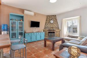 TV a/nebo společenská místnost v ubytování Chalet El Olivo