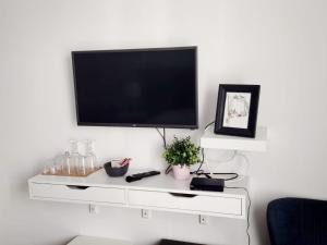 TV a/nebo společenská místnost v ubytování Benvenuti STAR + 10 fotografií