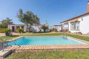 Bazén v ubytování Chalet El Olivo nebo v jeho okolí