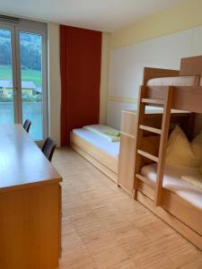 Postel nebo postele na pokoji v ubytování Hostel-Jugendherberge St. Johann im Pongau