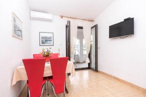 TV a/nebo společenská místnost v ubytování Apartments Marko