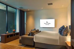 TV a/nebo společenská místnost v ubytování Walton Suites Sukhumvit