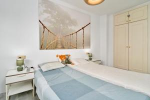 En eller flere senge i et værelse på Piso con vistas increibles del mar + 21 billeder