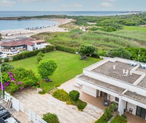 an aerial view of a house with a garden and the beach at Villa Alba fronte mare in Carovigno