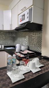 Cozy Studio Apartment at Cebu IT Park的厨房或小厨房