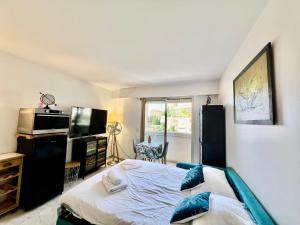 Posteľ alebo postele v izbe v ubytovaní Studio Vue Mer, Piscine, 5 Mn Monaco Et Plages