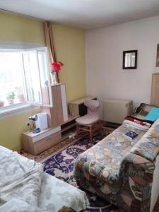 Postel nebo postele na pokoji v ubytování Home in flowers