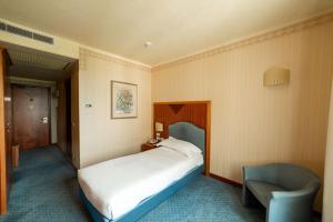 A bed or beds in a room at Phi Hotel Astoria