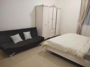 Letto o letti in una camera di Al Khor Tower Apartment