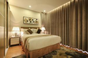 a bedroom with a bed and a window with curtains at Green Court Residence Jinqiao Diamond Shanghai in Shanghai