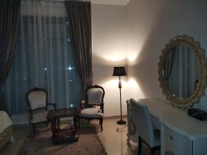 Area soggiorno di Al Khor Tower Apartment