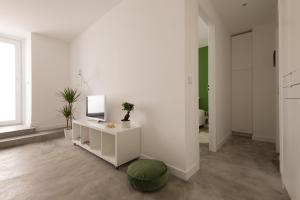 Imagem da galeria de CASASUPERTUBOS - Apart 9 in Peniche City Center em Peniche mais 3 fotografias