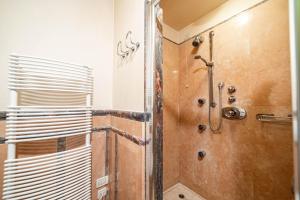 A bathroom at Phi Hotel Astoria