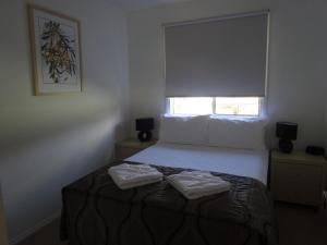 
A bed or beds in a room at Caseys Beach Holiday Park

