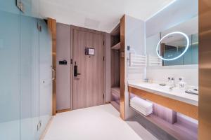 Postel nebo postele na pokoji v ubytování ChongQing Could Hotel 重庆云禧酒店 + 37 fotografií