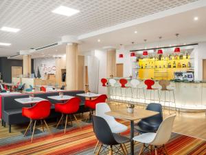 Reštaurácia alebo iné gastronomické zariadenie v ubytovaní Ibis Győr