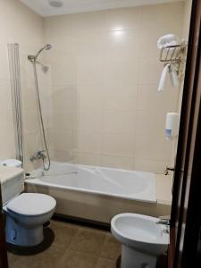 Ein Badezimmer in der Unterkunft Hotel Oasis Familiar